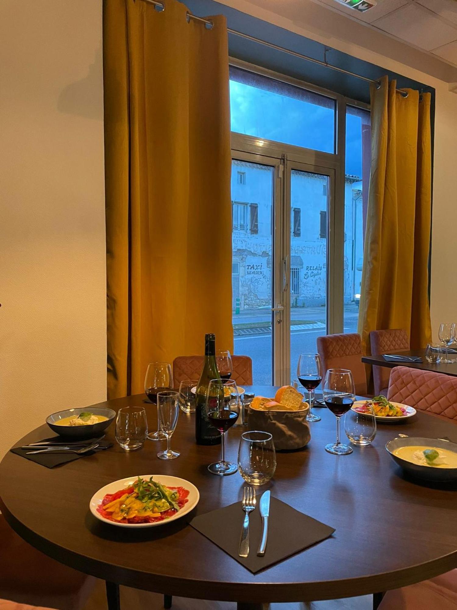 Logis Et Restaurant La Pause Rn7 Hotel *
